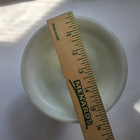 Milk glass vase - Picture 10 of 12